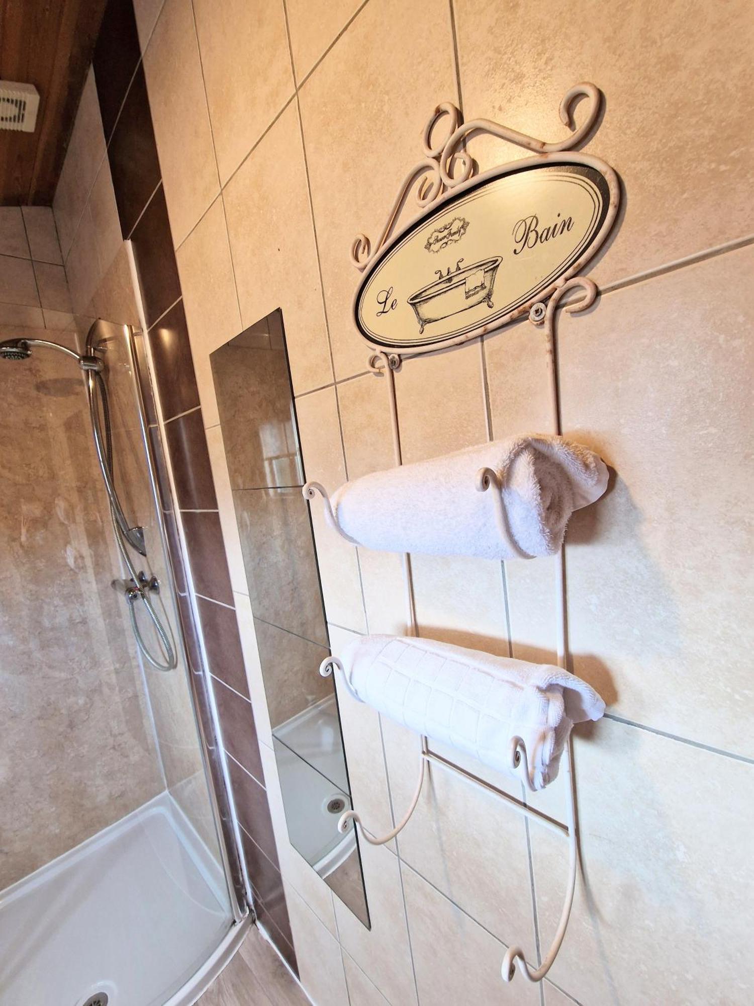 Lomond 5 With Private Hot Tub - Fife - Loch Leven - Lomond Hills - Pet Friendly Vila Kelty Exterior foto