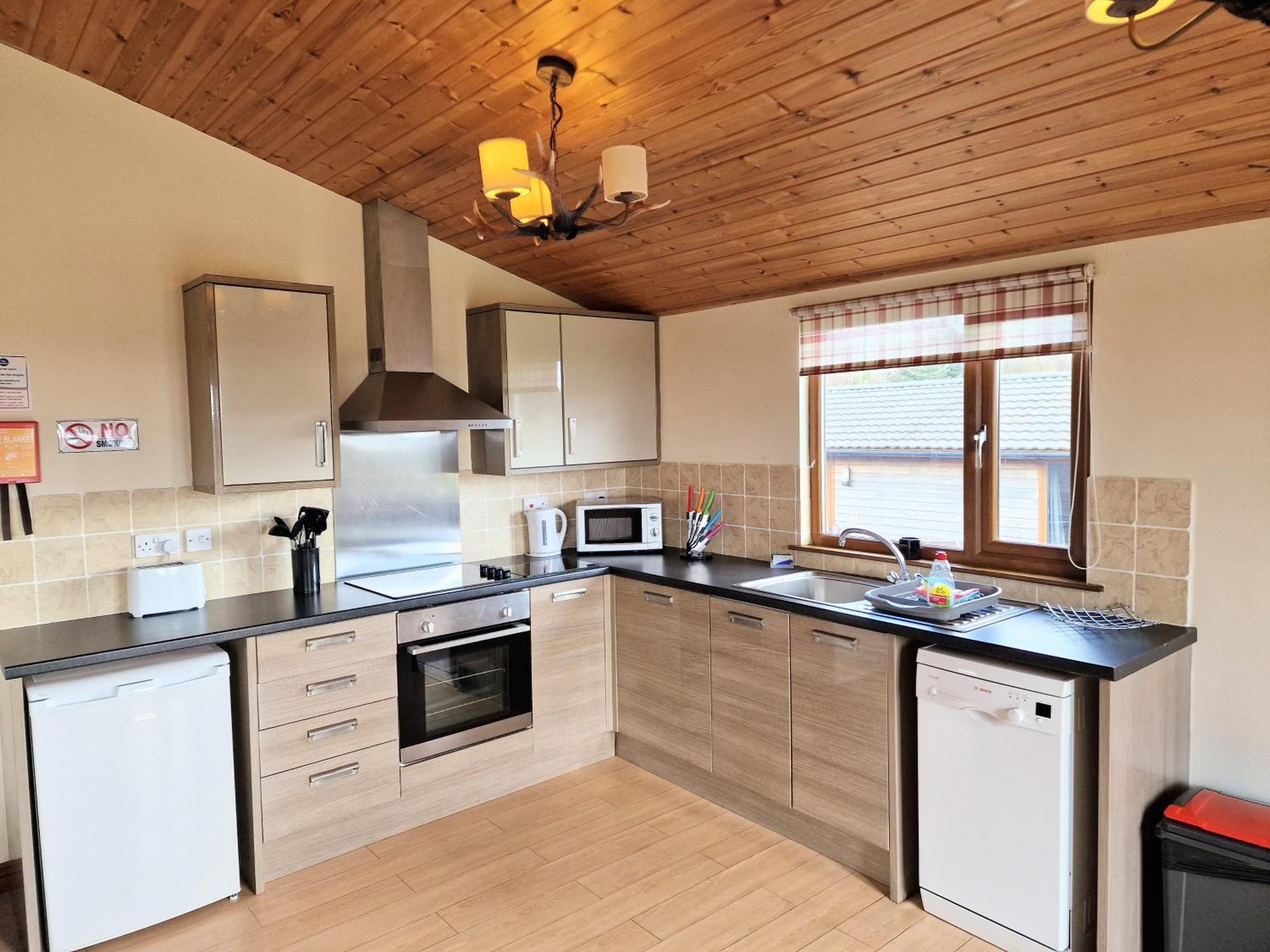 Lomond 5 With Private Hot Tub - Fife - Loch Leven - Lomond Hills - Pet Friendly Vila Kelty Exterior foto