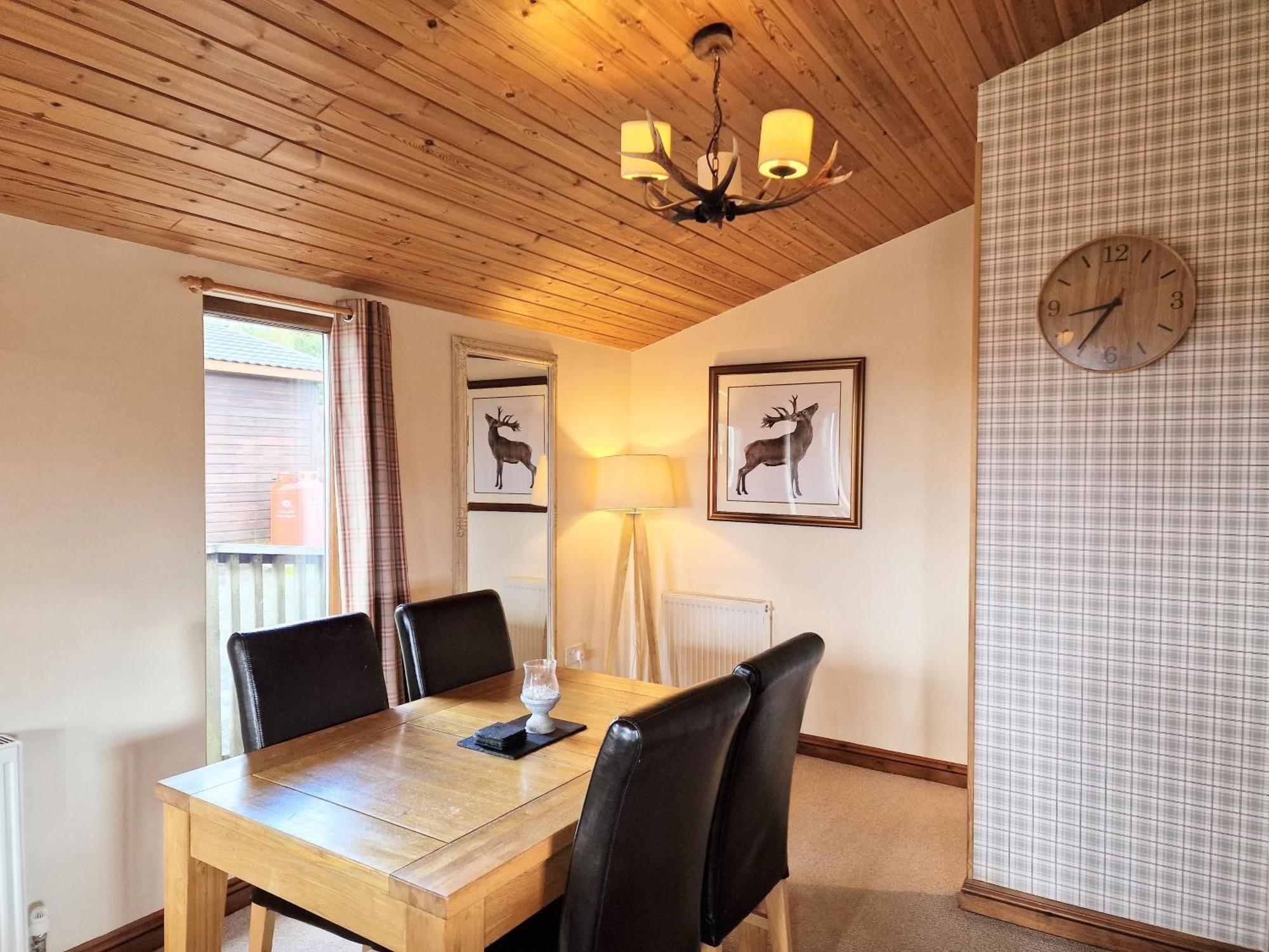 Lomond 5 With Private Hot Tub - Fife - Loch Leven - Lomond Hills - Pet Friendly Vila Kelty Exterior foto
