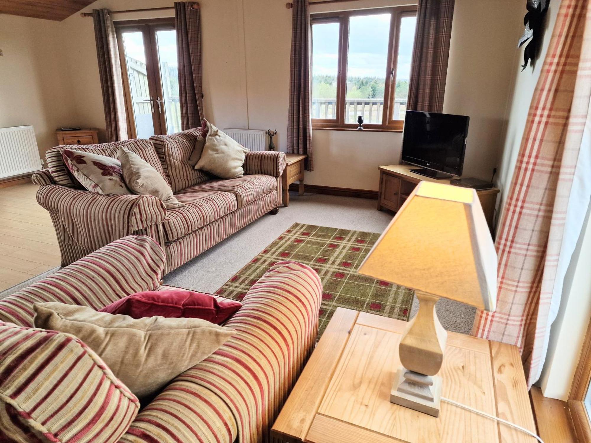 Lomond 5 With Private Hot Tub - Fife - Loch Leven - Lomond Hills - Pet Friendly Vila Kelty Exterior foto