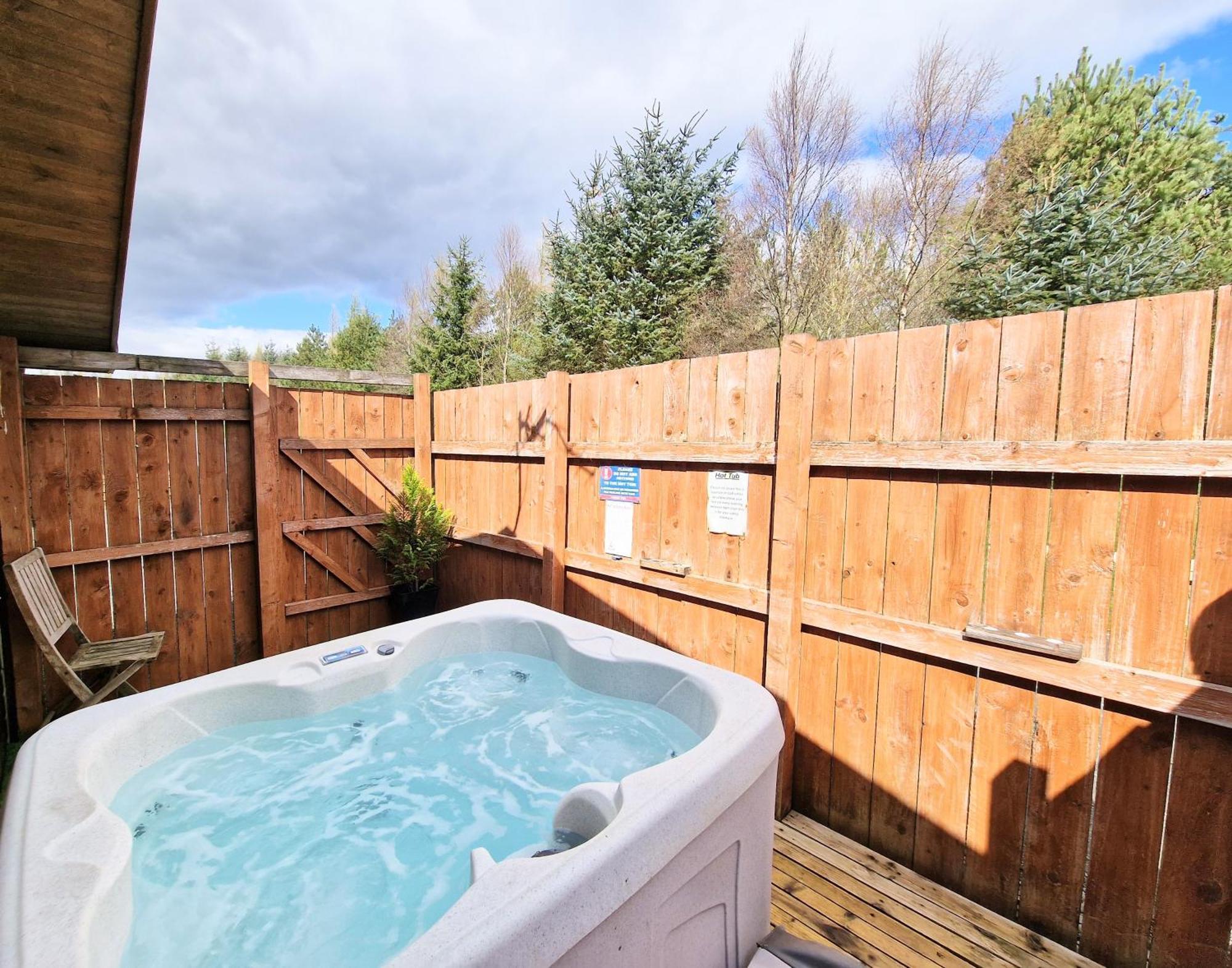 Lomond 5 With Private Hot Tub - Fife - Loch Leven - Lomond Hills - Pet Friendly Vila Kelty Exterior foto